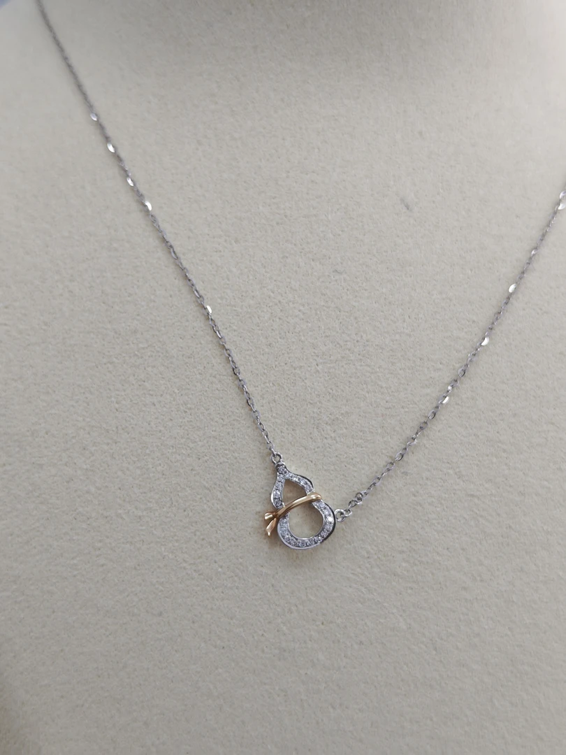 天然钻石18k金项链  笑傲江湖