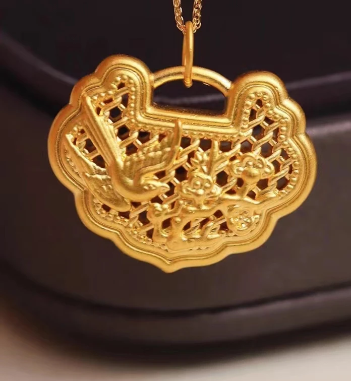 Chow Tai Seng/周大生足金宝宝喜上眉梢锁包双面精致吊坠时尚可爱