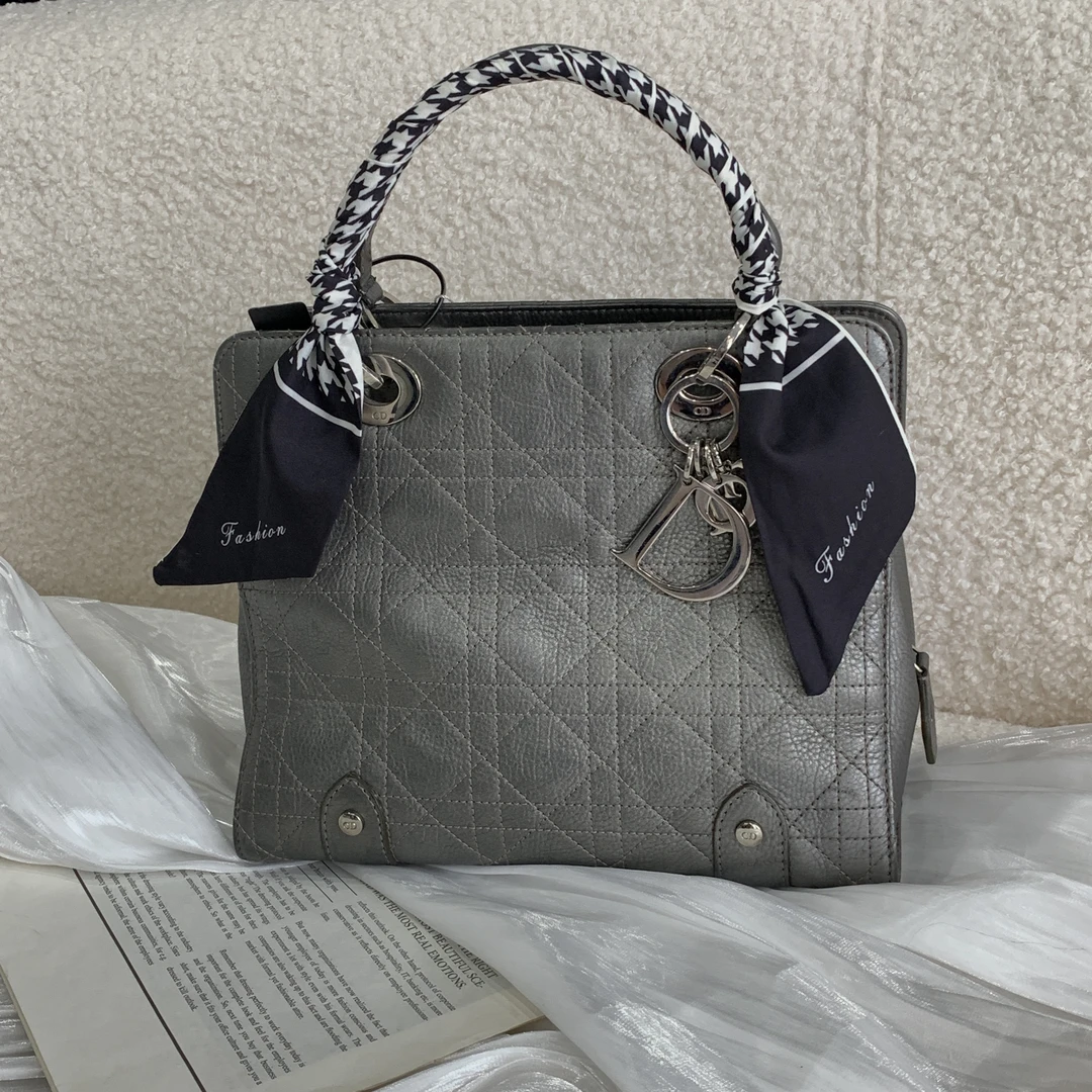 95新 DIOR/迪奥 时尚百搭经典气质休闲手提银灰色菱格五格戴妃包
