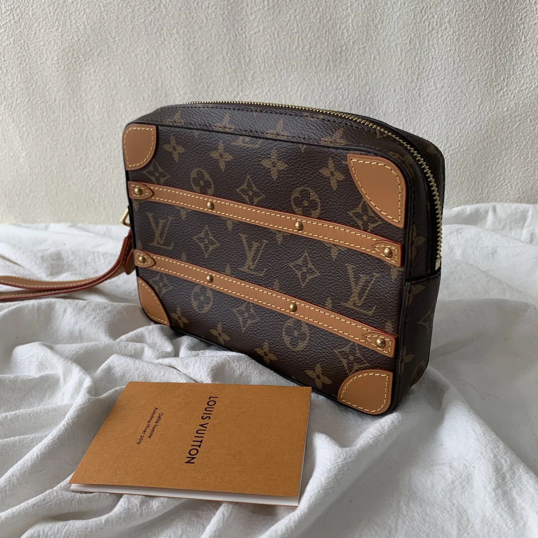 99新 LouisVuitton/路易威登 摩登老花铆钉soft trunk相机包限量