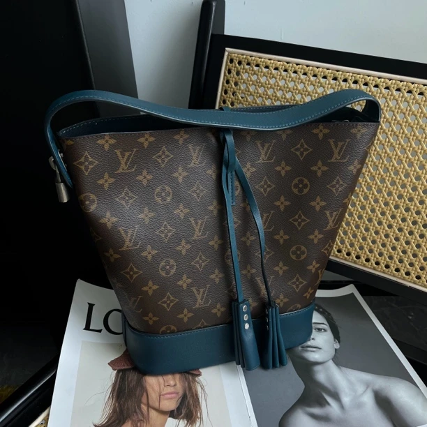95新 LouisVuitton/路易威登 老花拼皮单肩手提水桶包