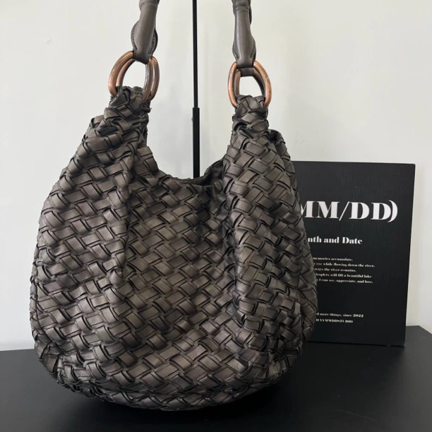 95新 MIU MIU/缪缪 时尚单肩编织手提菜篮子