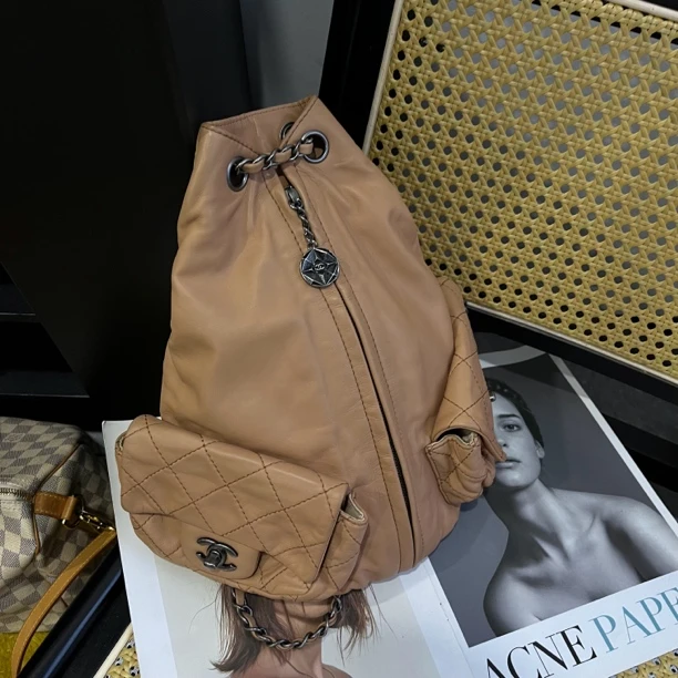 95新 Chanel/香奈儿 奶茶色青蛙菱格双肩包百搭休闲中古时尚中号