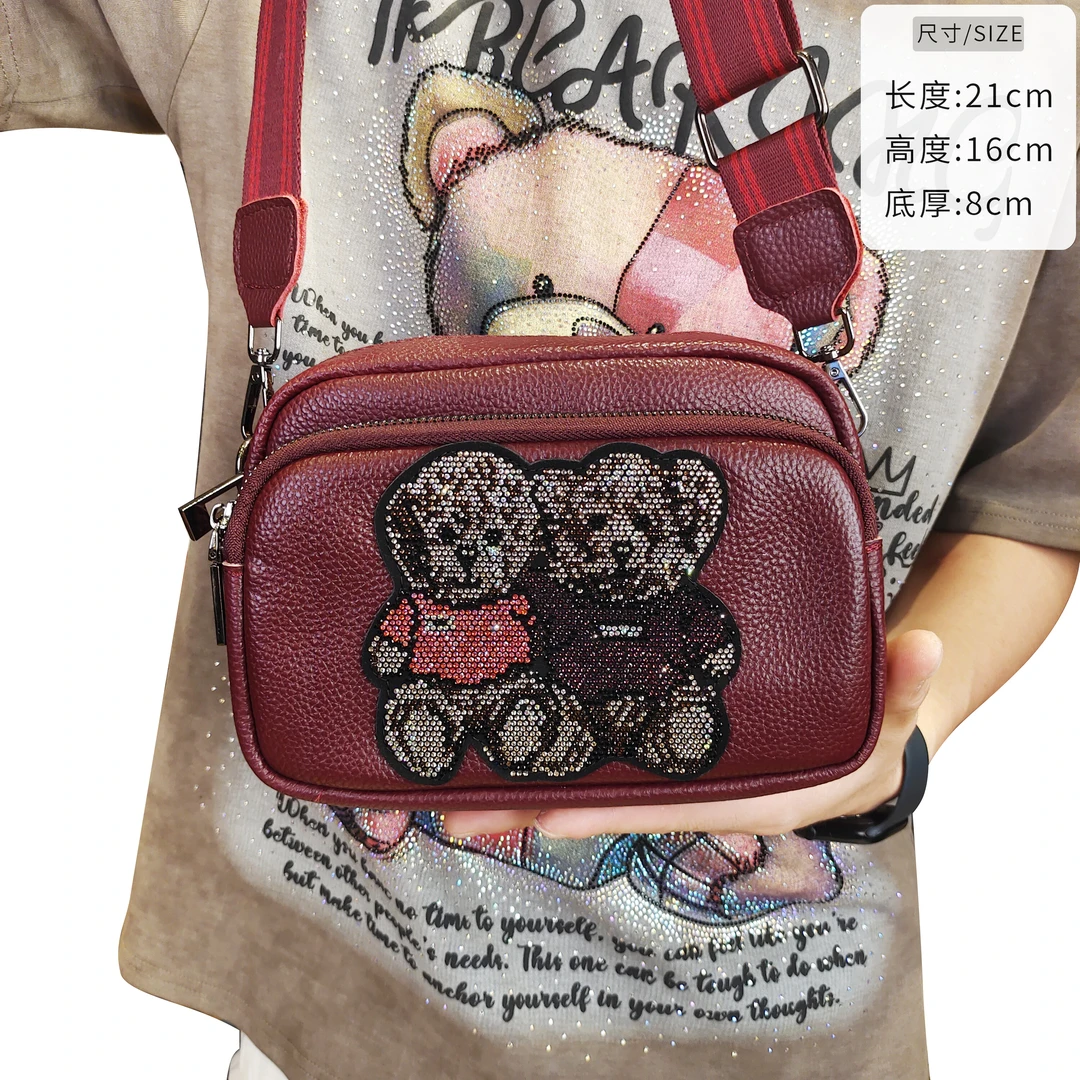 两只小熊图案单肩斜挎包-安哥拉红