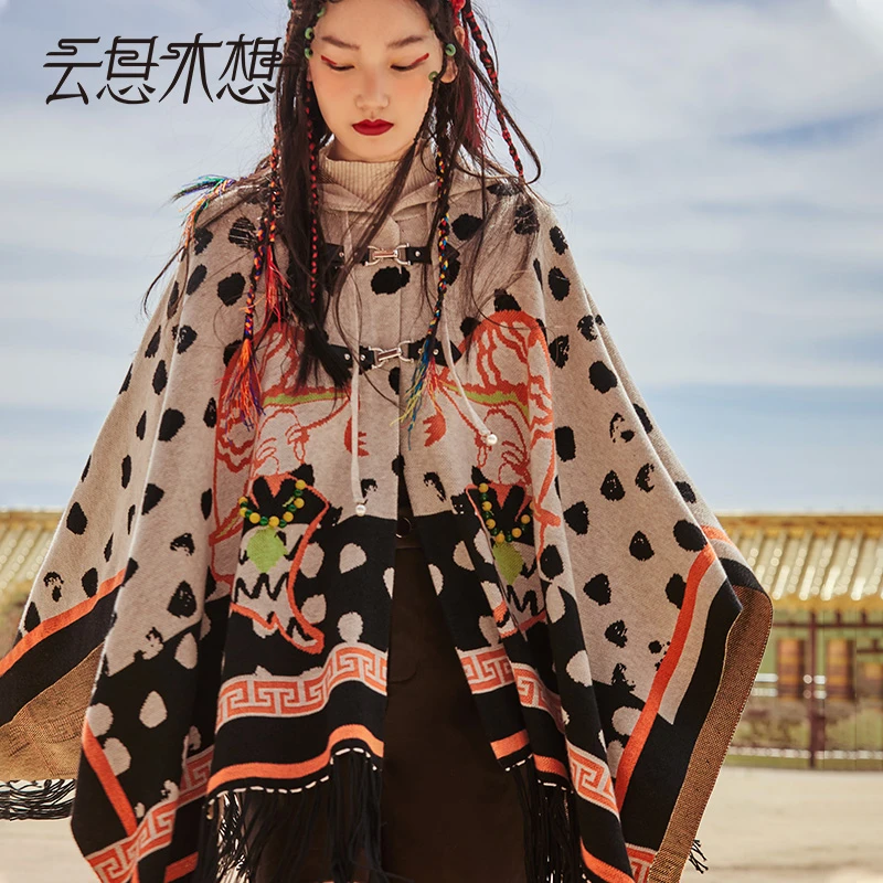 云思木想2022年冬季新款藏族少女+流苏毛针织斗篷外套69975