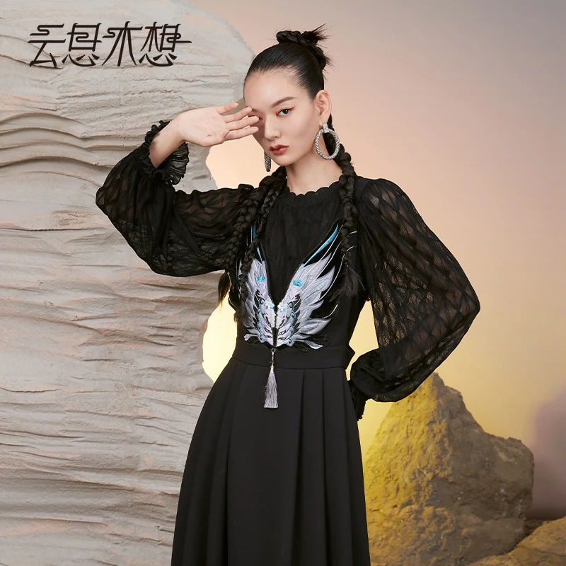 云思木想原创中国风秋季新款设计感刺绣吊穗背带连衣裙59799