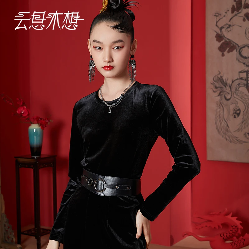 Ysimo-X云思木想2024春季新款黑色复古丝绒长袖T恤11412