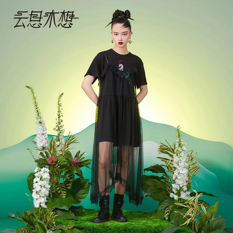 云思木想夏季新款网纱拼接蕾丝时尚宽松吊带连衣裙10831