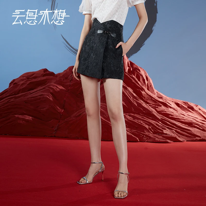 云思木想2023夏季新款提花面料时尚裙裤高腰短裤10379