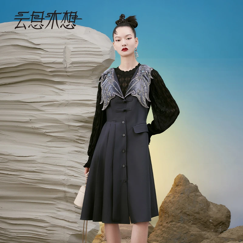 1432.云思木想摩登中国风2022早秋新款精卫展翅珠片绣连衣裙69770