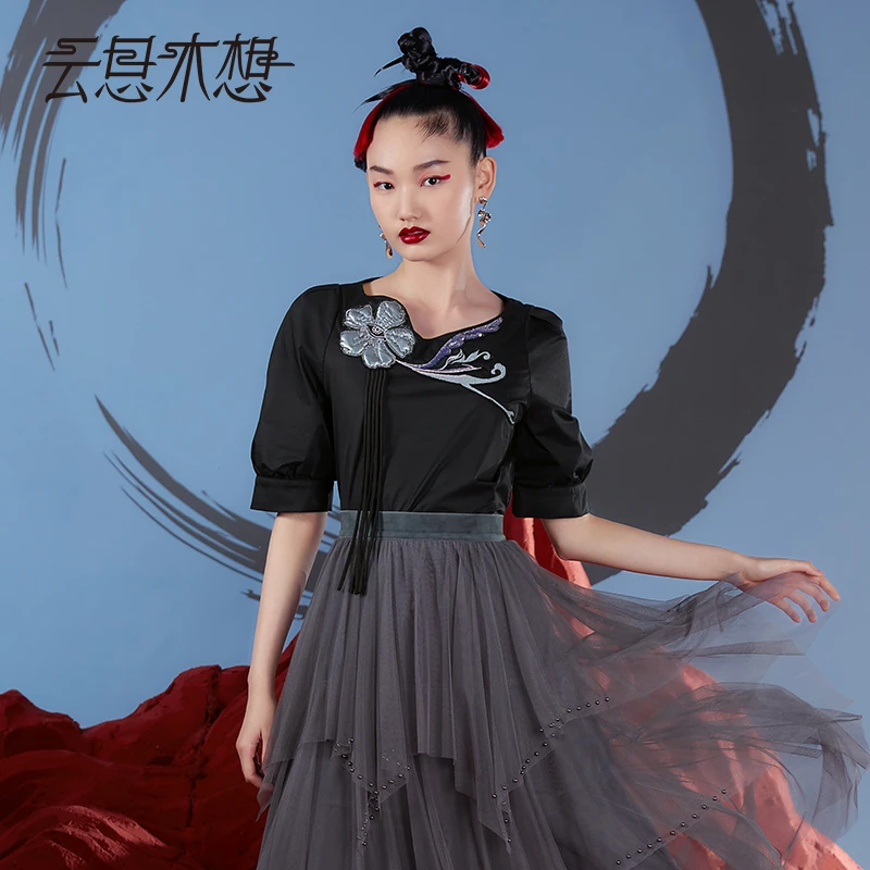 云思木想2023夏季新款花飞云天绣花流苏不规则领口衬衫10320