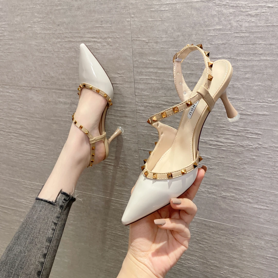 新款春夏季时尚细跟尖头高跟鞋女鞋包头凉鞋铆钉设计师款米色裸色
