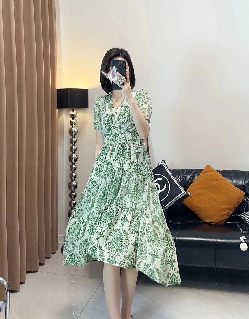 2024夏季新款碎花连衣裙高端气质显瘦收腰时尚法式别致仙女裙