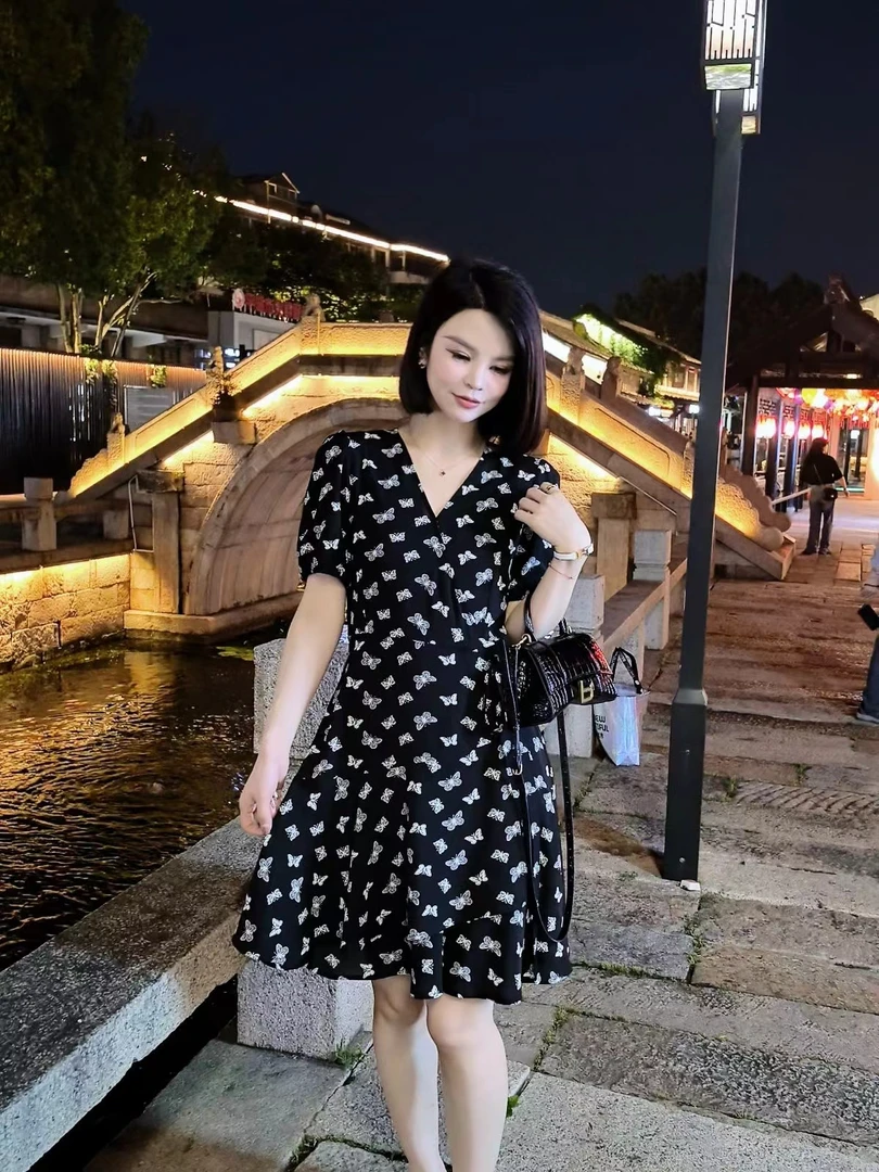 夏季2024年新款黑色碎花连衣裙法式小个子收腰显瘦气质裙子女