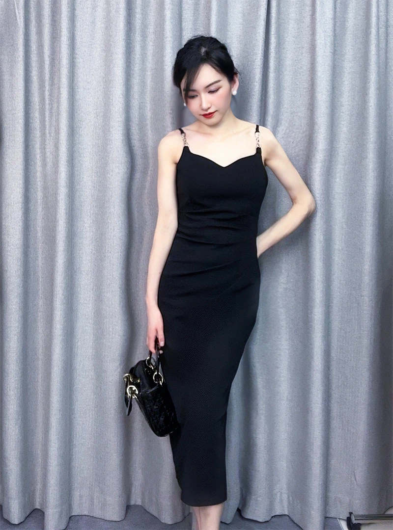 2025夏名媛范气质性感无袖修身显瘦开叉吊带连衣裙