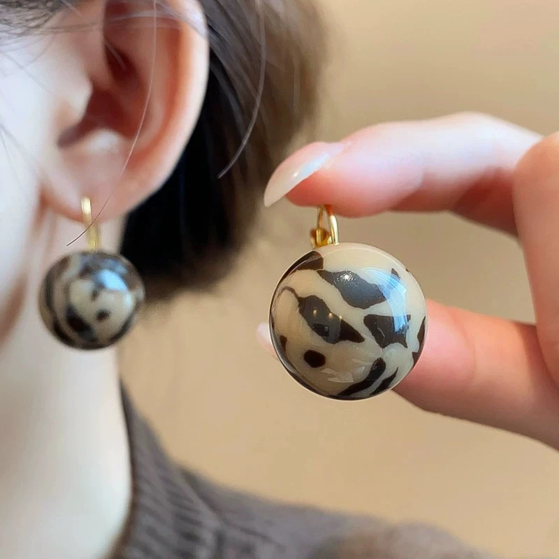 铜合金耳饰 1221 「黑巧摩卡」咖色豹纹圆球轻奢高级感耳扣复古港风