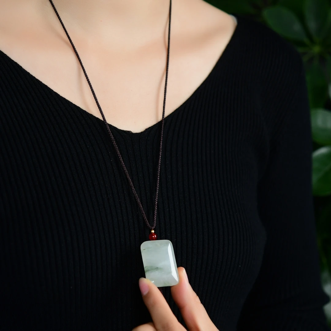 天然天山翠吊坠一个随机发