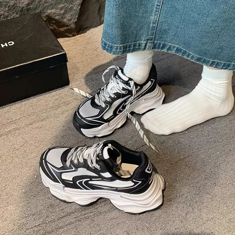 老爹鞋时尚百搭休闲鞋。