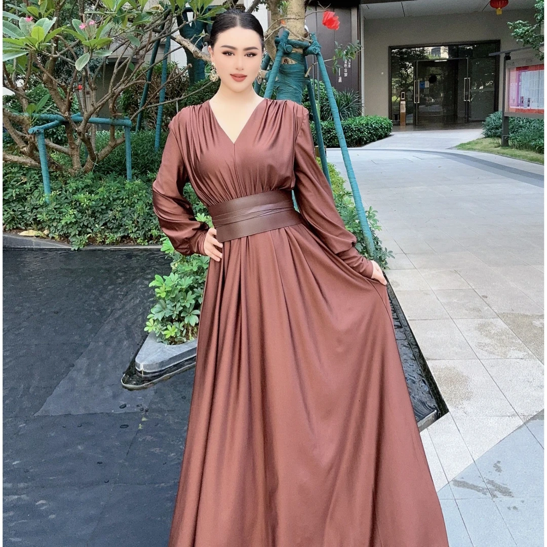 2024爆款法式高级简约V领气质长袖长款连衣裙显瘦时尚秋冬收腰