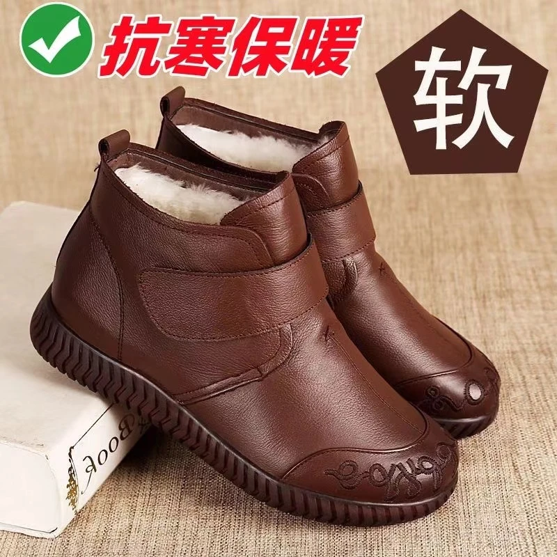 2024新款妈妈棉鞋女冬加绒加厚平底短靴中老年保暖防滑老人鞋2113