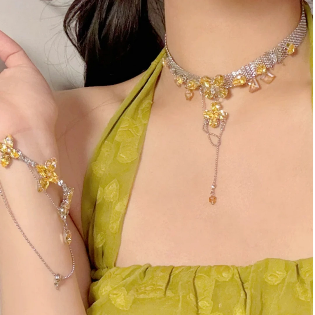 合金锆石项链 1166黄色锆石花朵项链轻奢气质款花瓣水滴锁项链