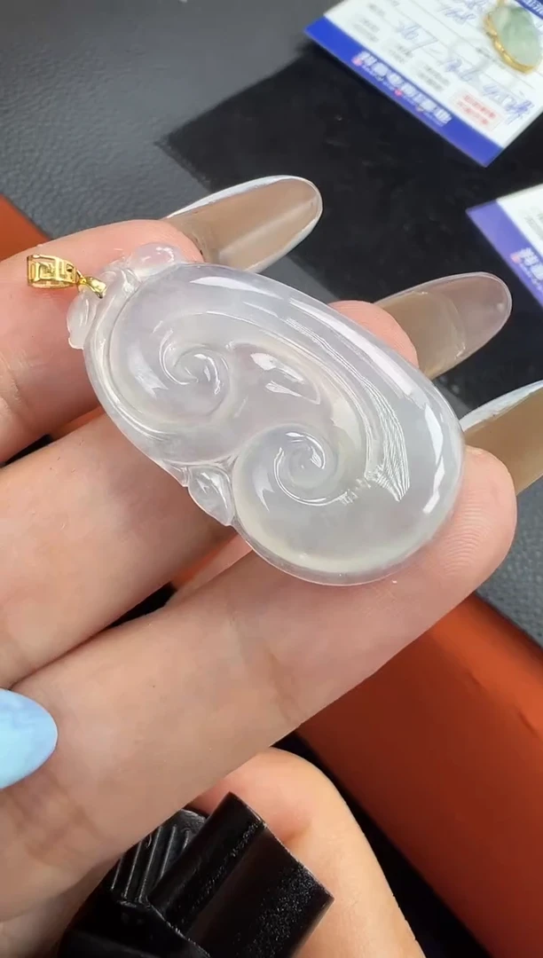 【闪购商品】翡翠吊坠(不含链)18K金镶嵌如意