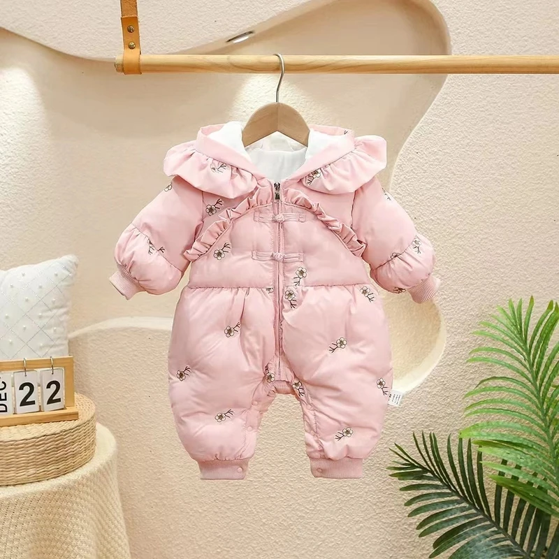 婴儿冬装衣服加绒加厚女宝宝公主保暖夹棉连体棉衣新生儿外出抱衣