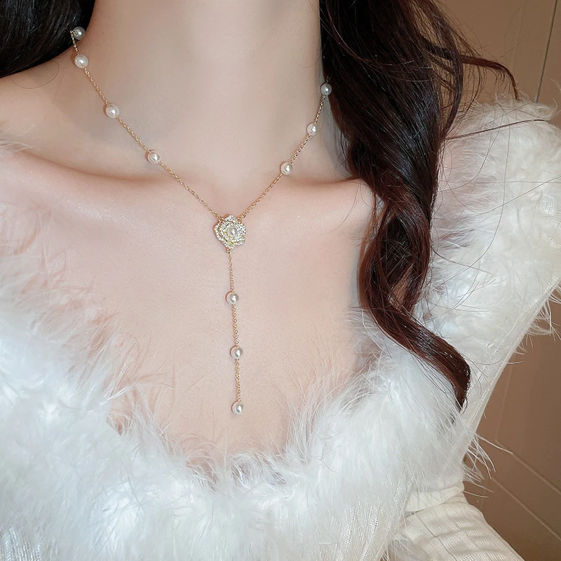 铜仿珍珠项链 珠珠镶嵌花朵项链女时尚轻奢高级感毛衣链颈链项饰