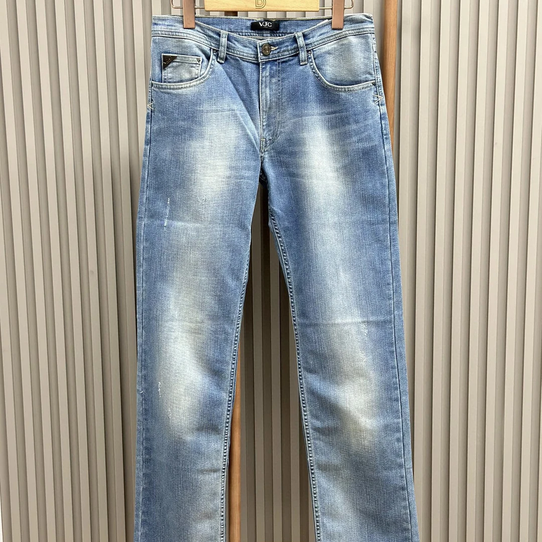 全新未使用 Versace/范思哲 VJC浅蓝色水洗微弹休闲牛仔裤