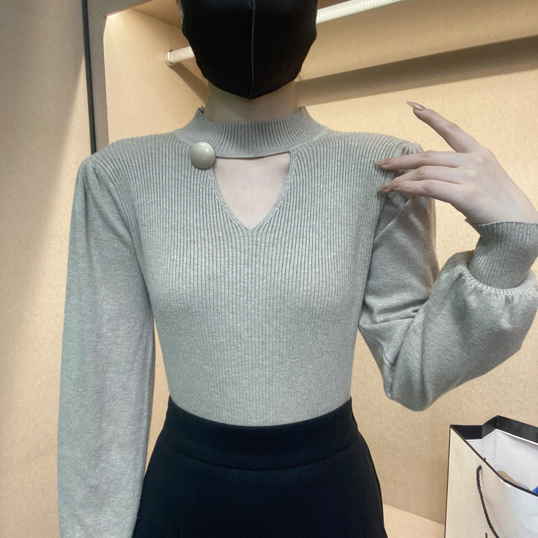 2025年秋冬新款气质设计感小众V领上衣灯笼袖打底针织衫