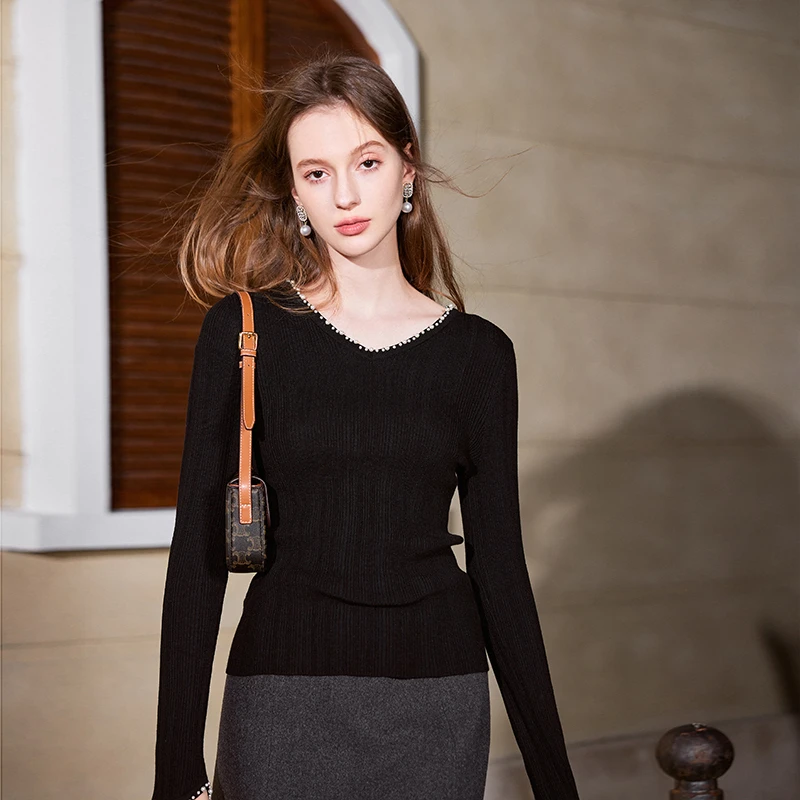 秋水伊人法式基础款V领针织衫女装百搭显瘦打底衫624443M100702