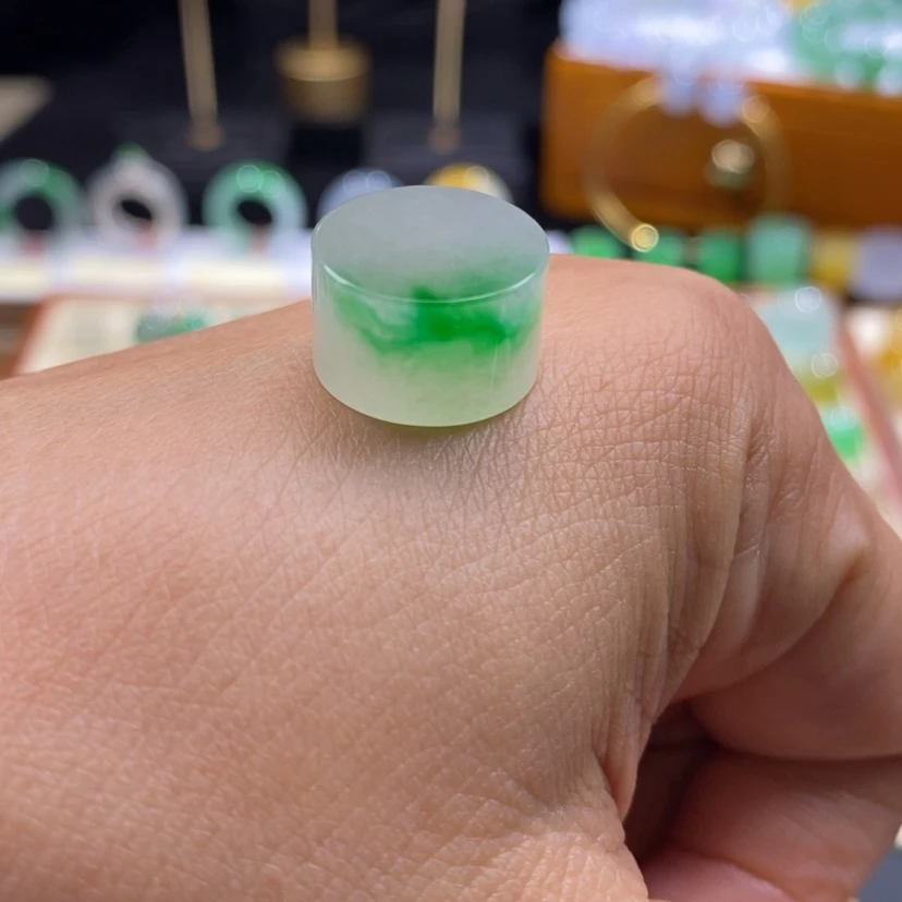 【闪购商品】翡翠吊坠(不含链)未镶嵌冰飘阳绿桶珠