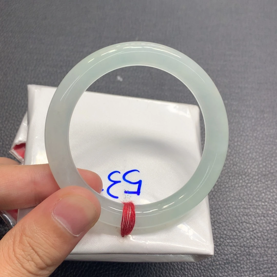 翡翠手镯未镶嵌翡翠