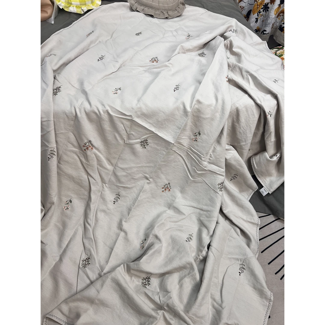 <伊人>三层重工刺绣汉麻盖被