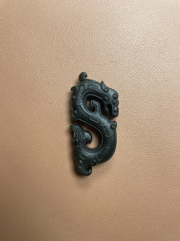 和田玉仿古龙凤牌吊坠