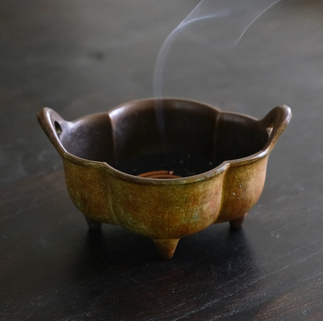 【云长】四足鼎炉-黄色（长10*宽10高5cm）底部白点正常情况介意勿拍