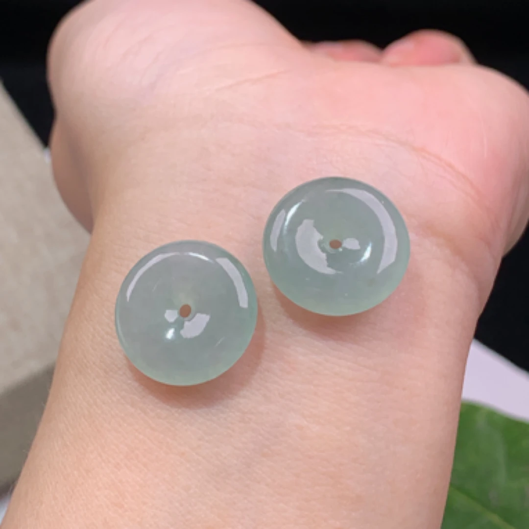 天然翡翠A货冰润淡绿小平安扣一对
