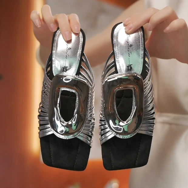 跟高5.5cm/34-40/2024年方头金属扣坡跟时尚气质新款高级感拖鞋