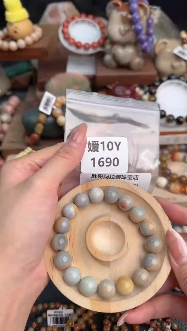 【闪购商品】石英质玉手链未镶嵌10Y1690