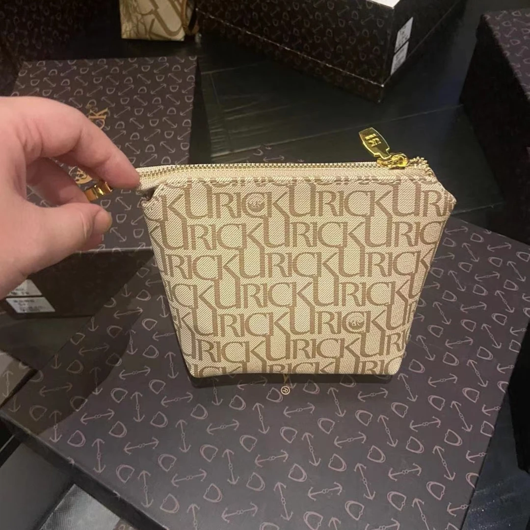 字母内包