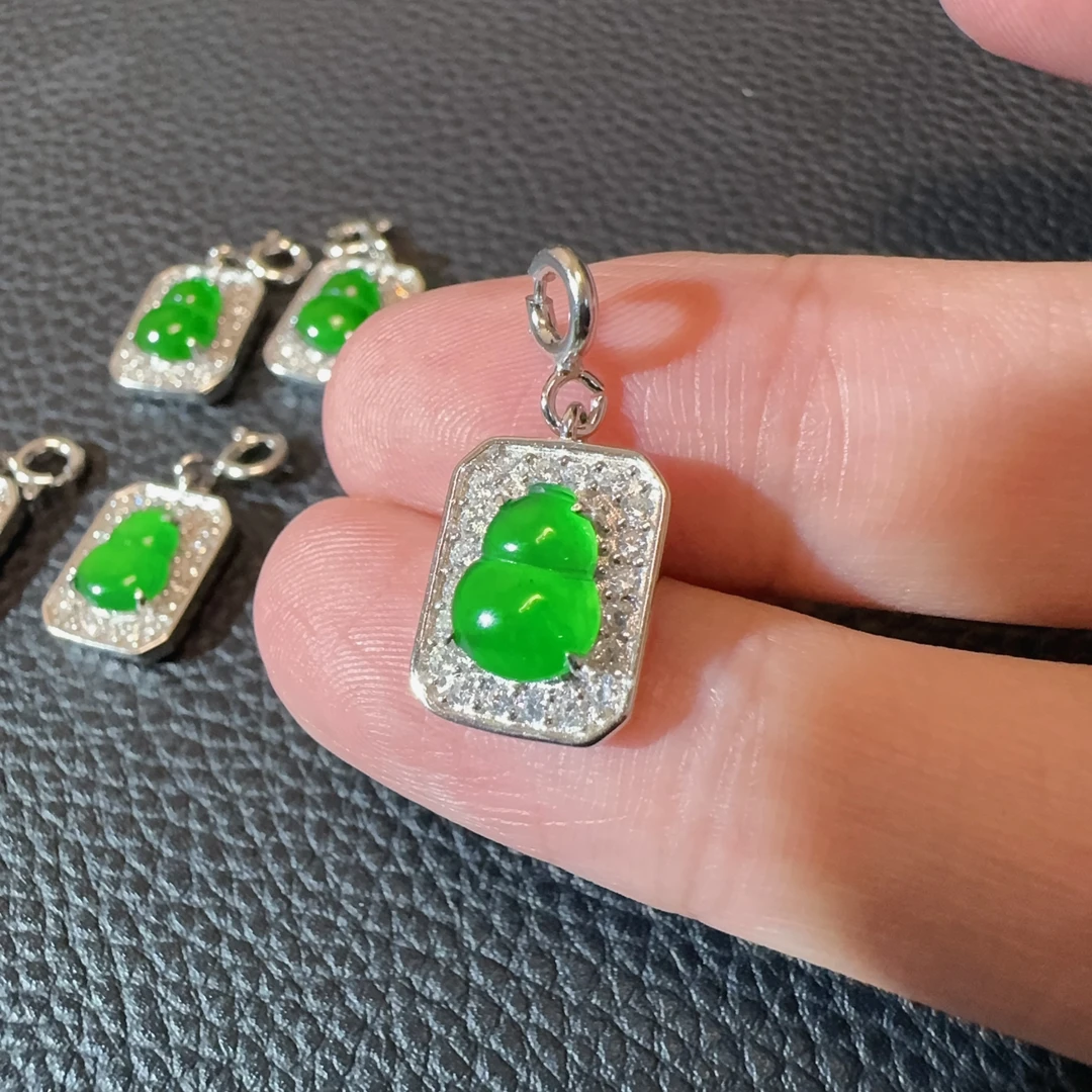 【小提溜可搭配手链项链】天然a货翡翠阳绿葫芦小吊坠s925银