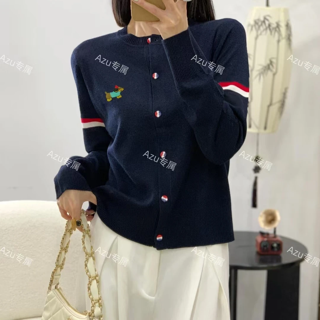【Azu专属】小狗刺绣彩扣修身百搭针织开衫MC87785