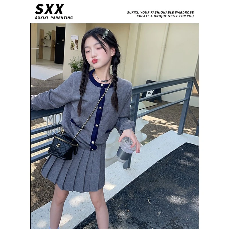 【现货】女童2023秋季新小香风撞色针织开衫高百褶A字短裙套装