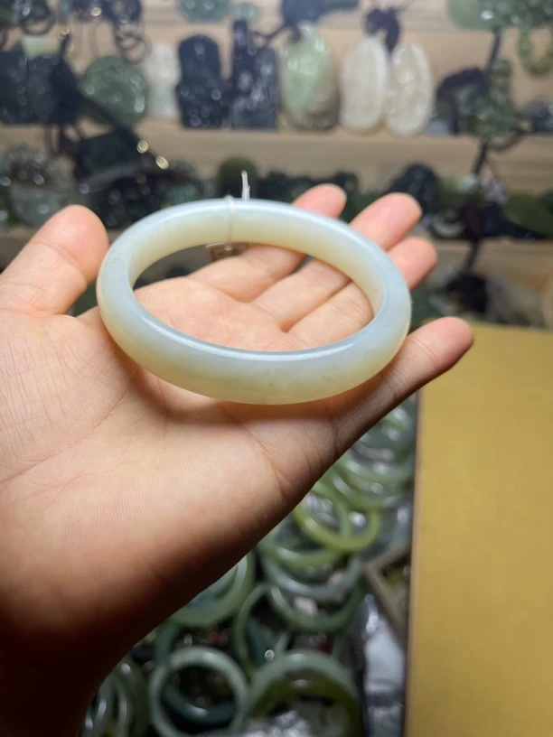 天然烟紫色手镯64-65口径就一只越戴越冰透