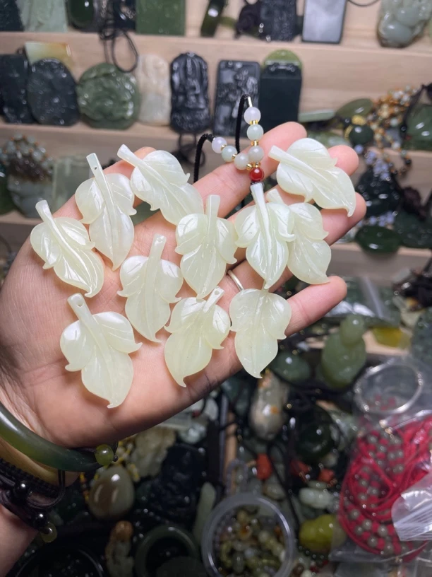 天然和田玉叶子吊坠一个一夜成名事业有成家大业大多样性发货