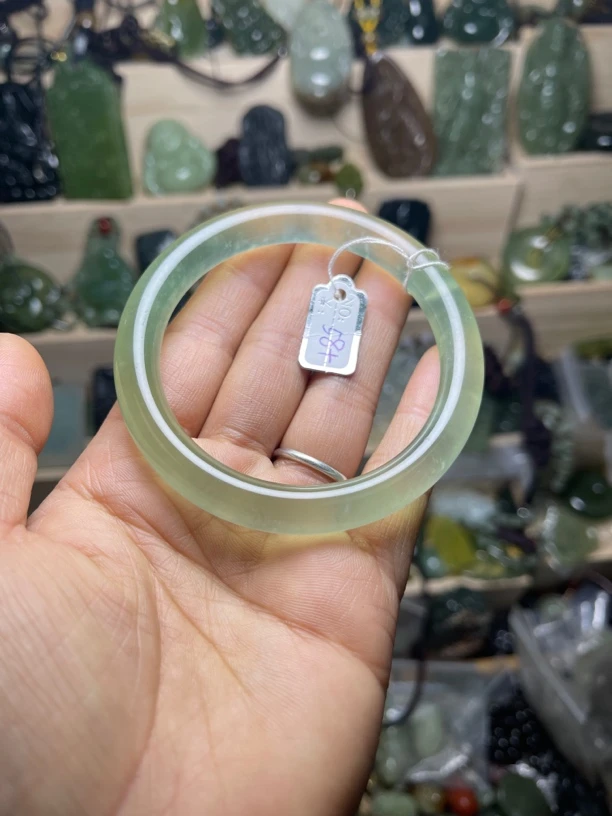 天然玉石冰蓝透冰能戴一辈子的玉器58-59都可以戴