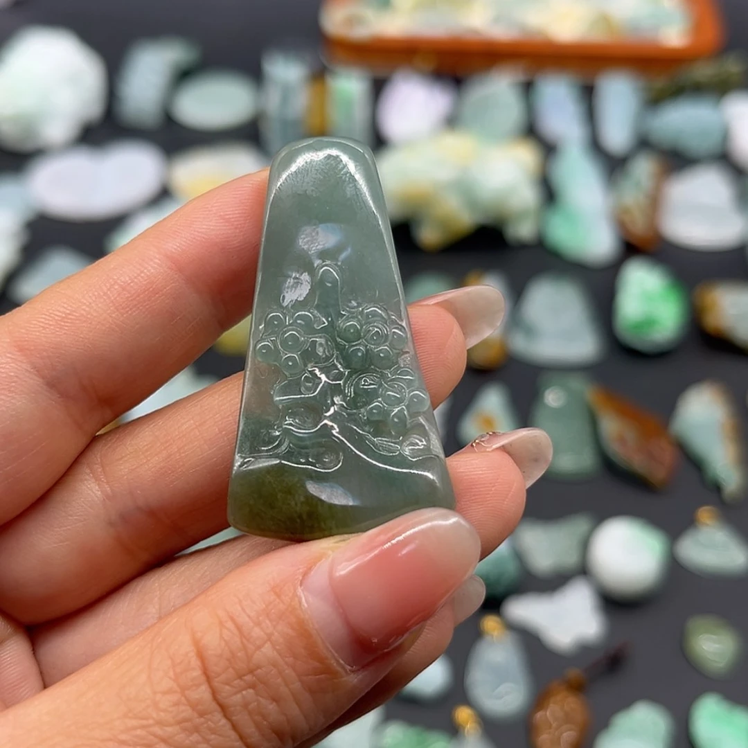【闪购商品】翡翠颈饰未镶嵌梅花