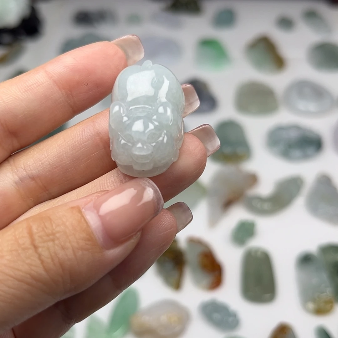 【闪购商品】翡翠颈饰未镶嵌猪