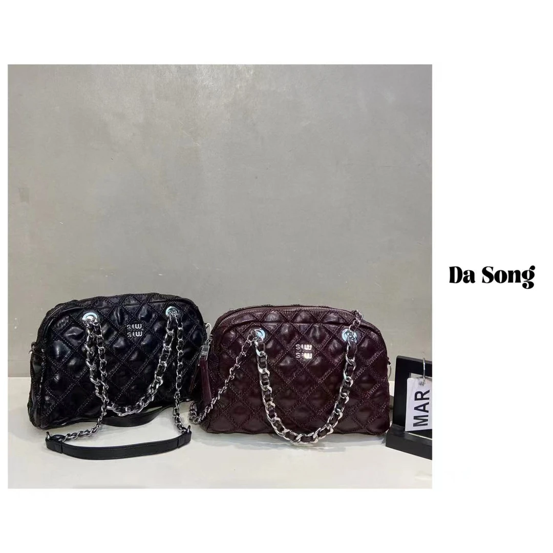 单肩斜跨时尚百搭休闲菱格枕头包