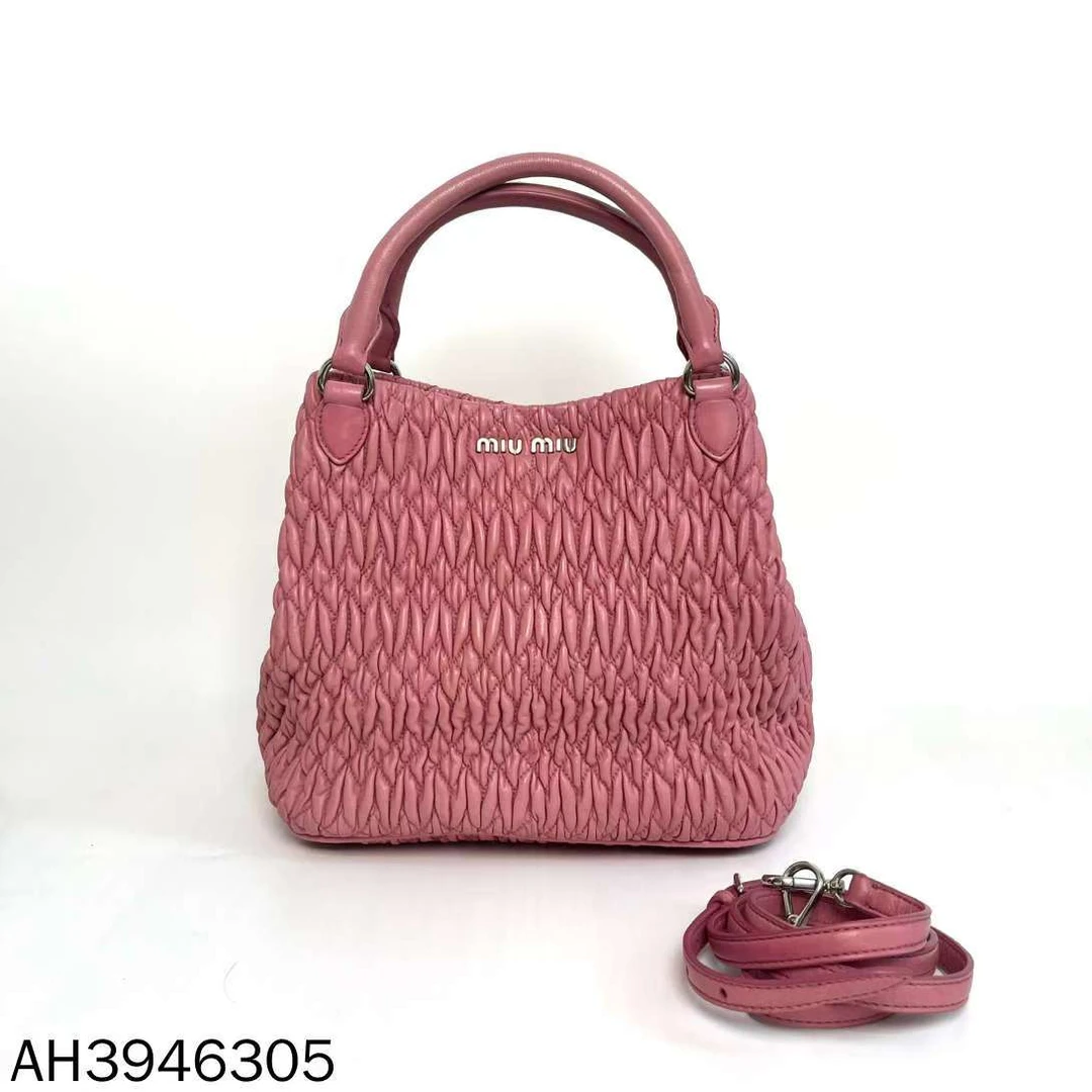 95新 MIU MIU/缪缪 樱花粉褶皱手提包/AH3946305